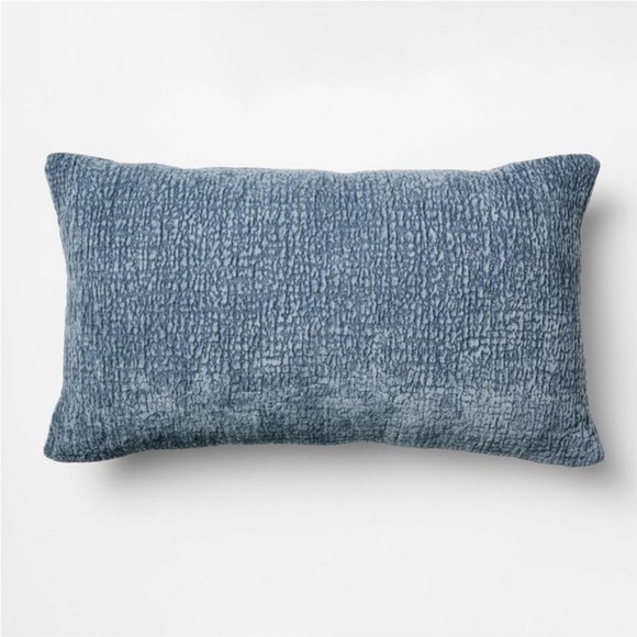STUDIO MCGEE NWT lumbar textured velvet pillow -Blue -20x12 - Picture 1 of 8